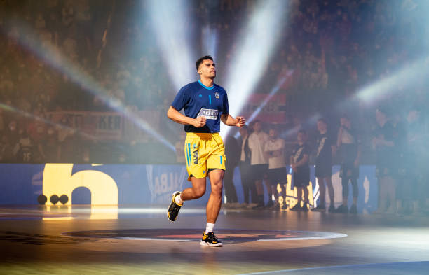 他在球场上 他在球场上